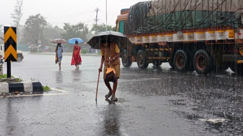 In Bihar, rain and hail between sunlight
