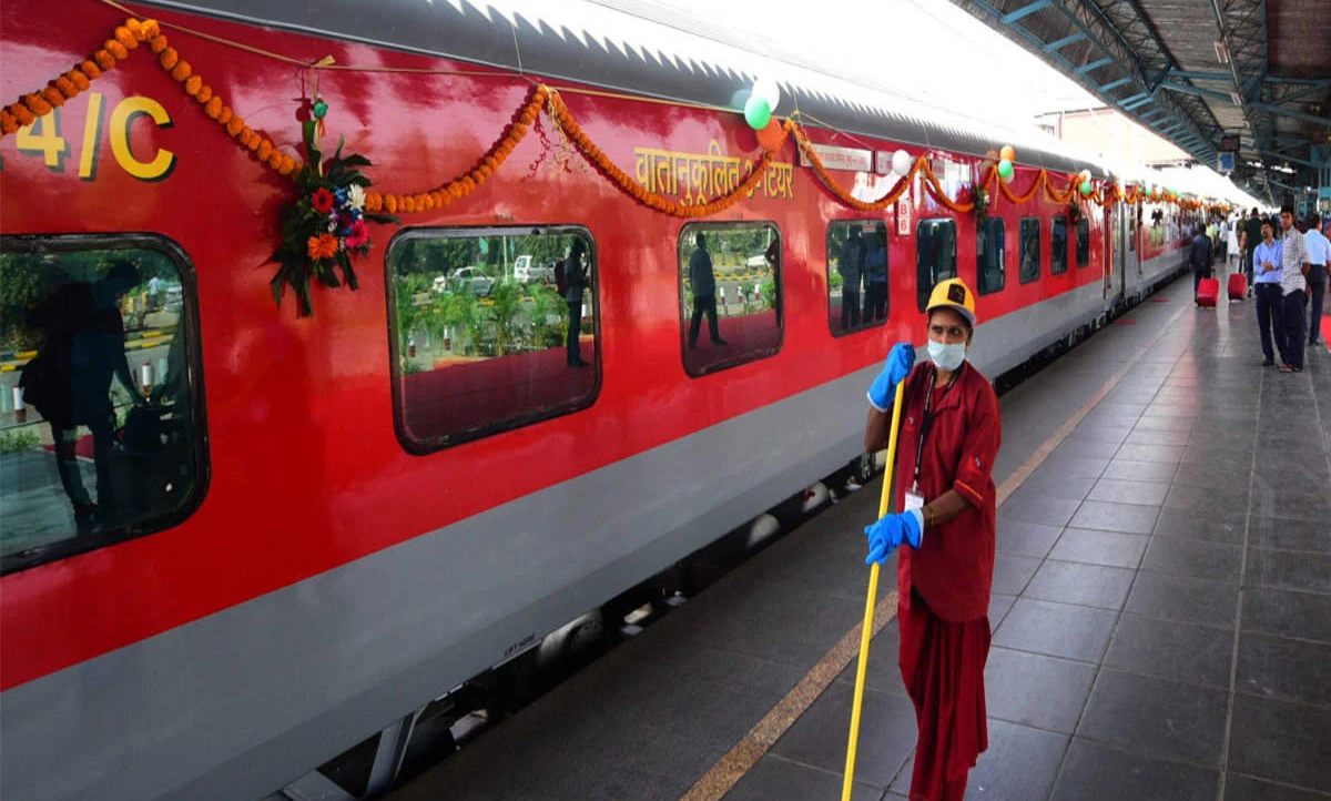 Delhi to Anand Vihar Train
